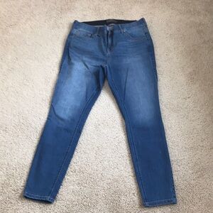 Torrid 16R Bombshell skinny jeans.